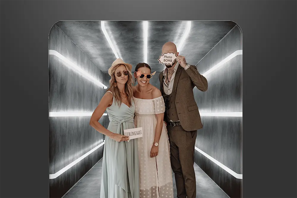 14_Hintergrundwand-beleuchteter Raum