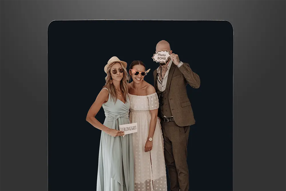 2_Hintergrundwand-schwarz