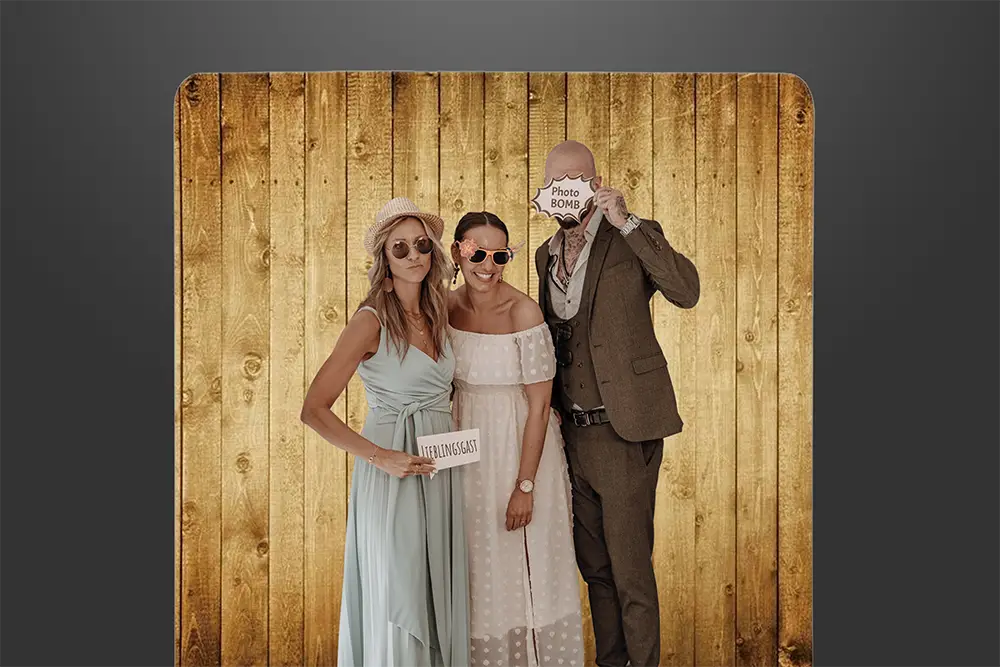 4_Hintergrundwand-Holz